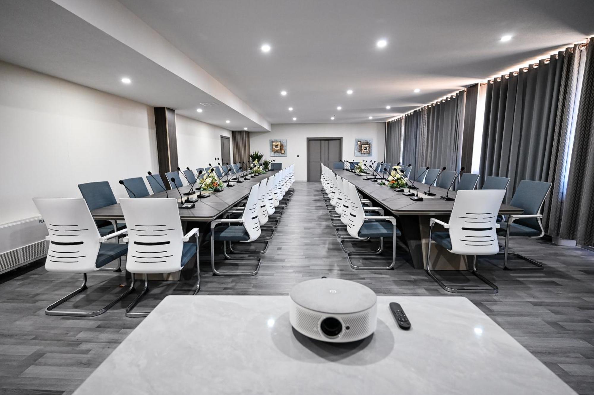 Grey Star Hotel เนโกทิโน ภายนอก รูปภาพ