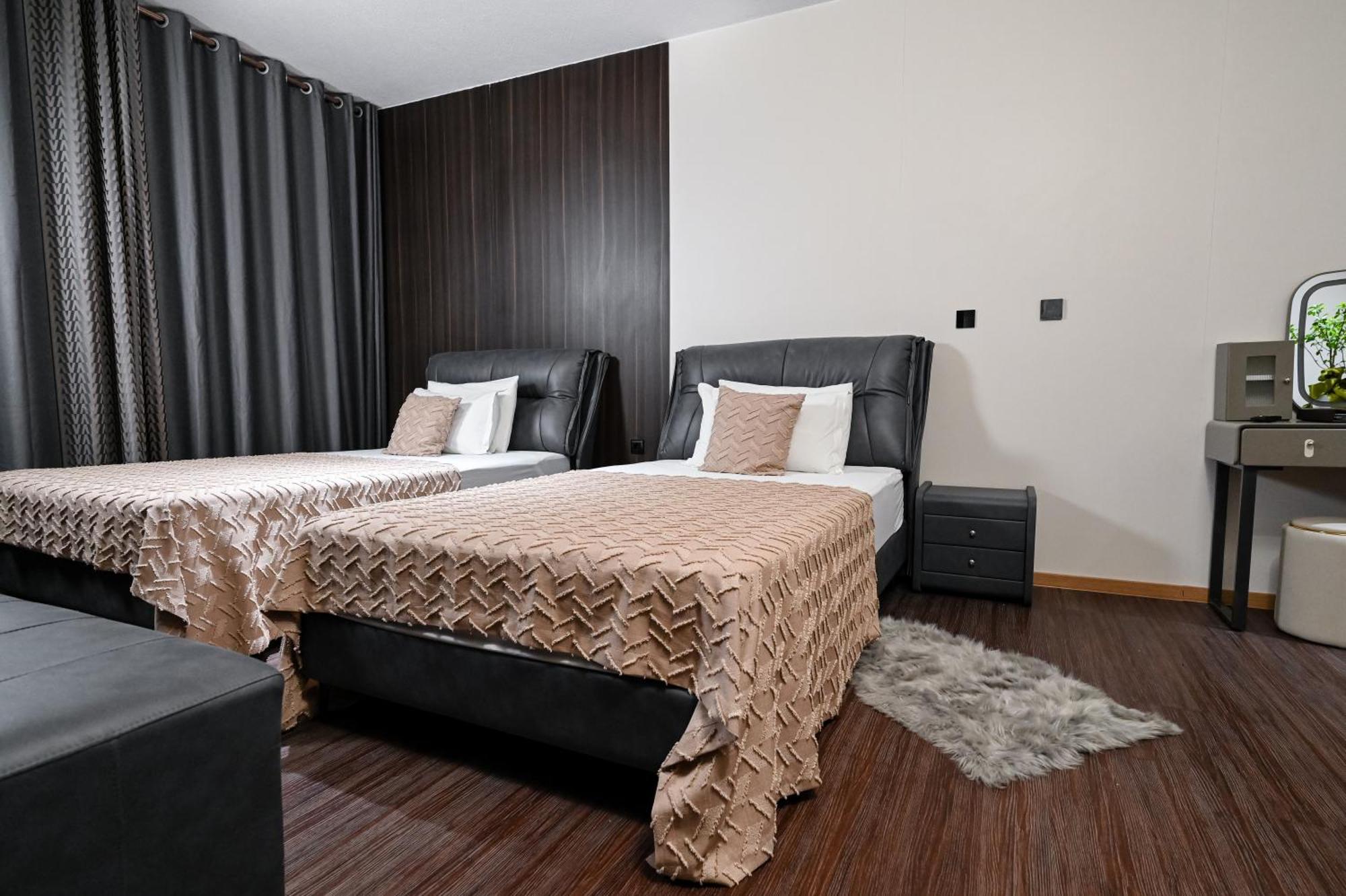 Grey Star Hotel เนโกทิโน ภายนอก รูปภาพ