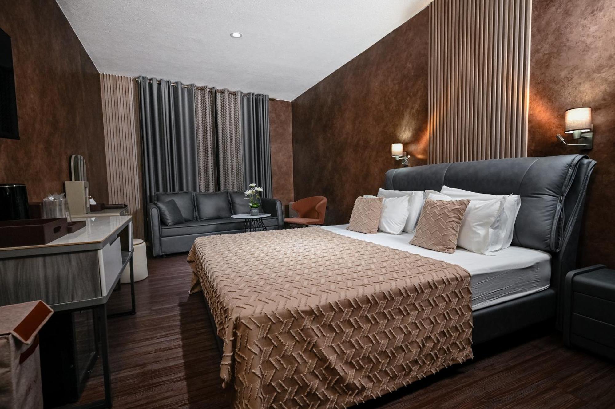 Grey Star Hotel เนโกทิโน ภายนอก รูปภาพ