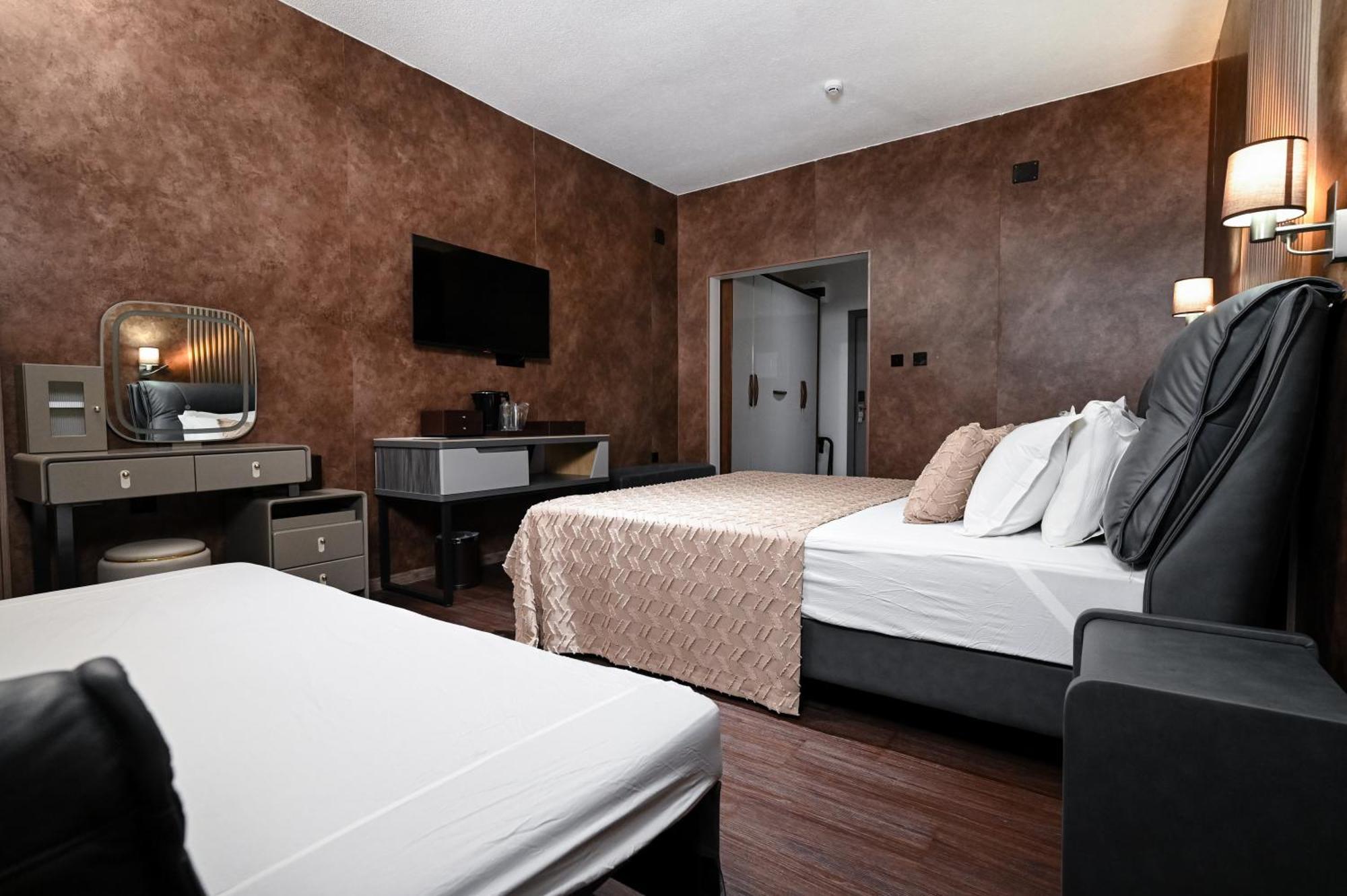 Grey Star Hotel เนโกทิโน ภายนอก รูปภาพ