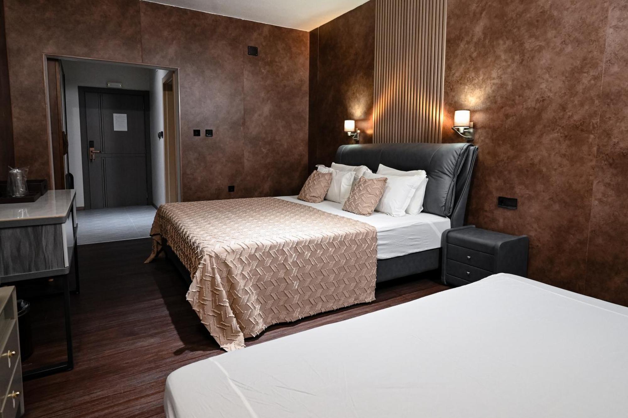 Grey Star Hotel เนโกทิโน ภายนอก รูปภาพ